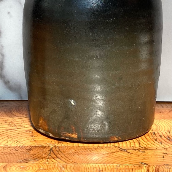Antique Brown Salt Glaze Ceramic Stoneware Whiskey Storage Jug w/ Finger Handle - Picture 7 of 9